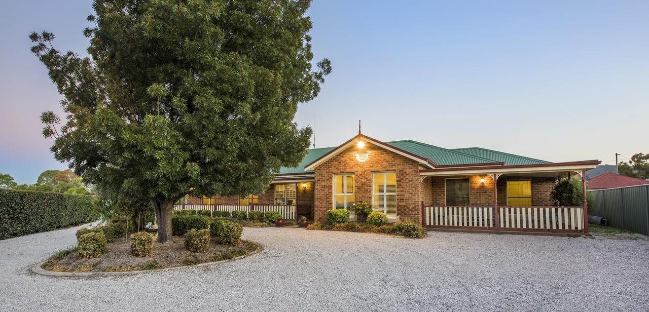 Colonial Court House Villa Mudgee Esterno foto